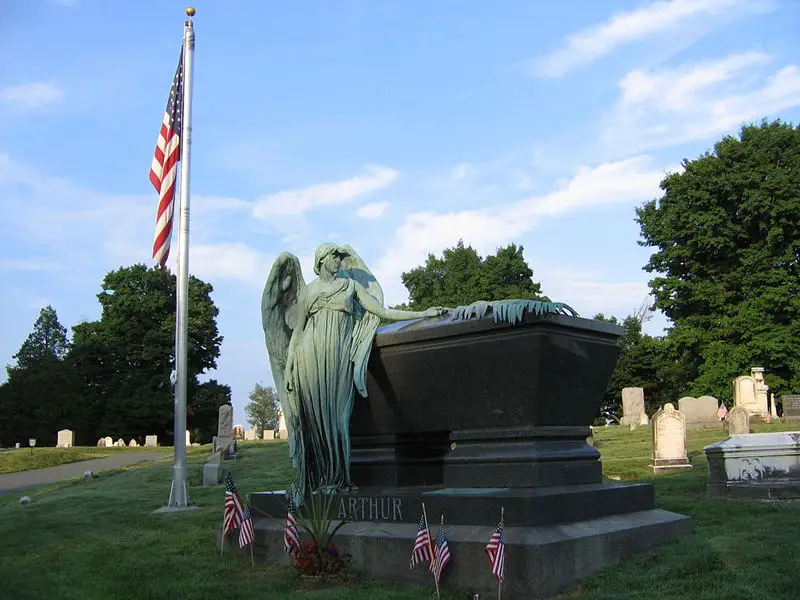 File:Chester Arthur grave.jpg