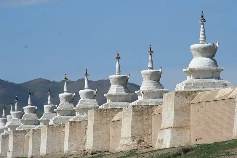 File:Stupas de Karakorum.jpg