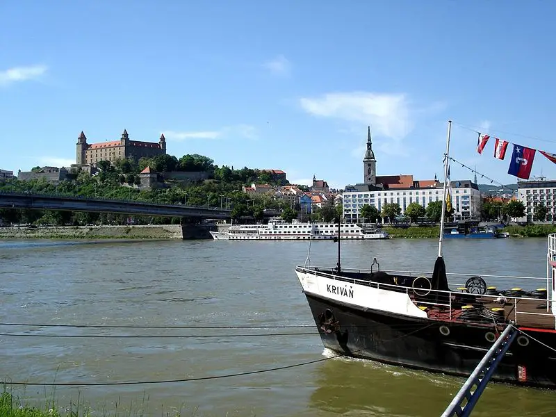 File:Bratislava.jpg