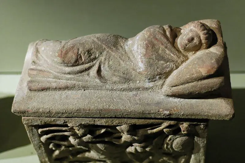 File:Etruscan sarcophagus SMS n2.jpg