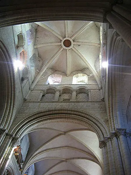 File:StEtienne tour lanterne.jpg