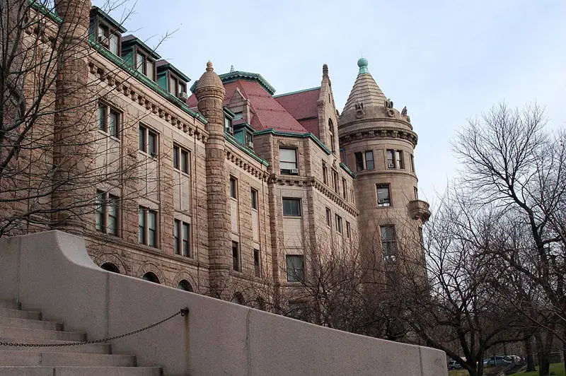 File:Amnh exterior1.JPG