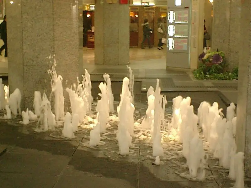 File:Fountain Namba Walk.jpg
