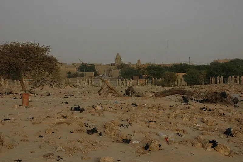 File:Timbuktu cemetery.jpg