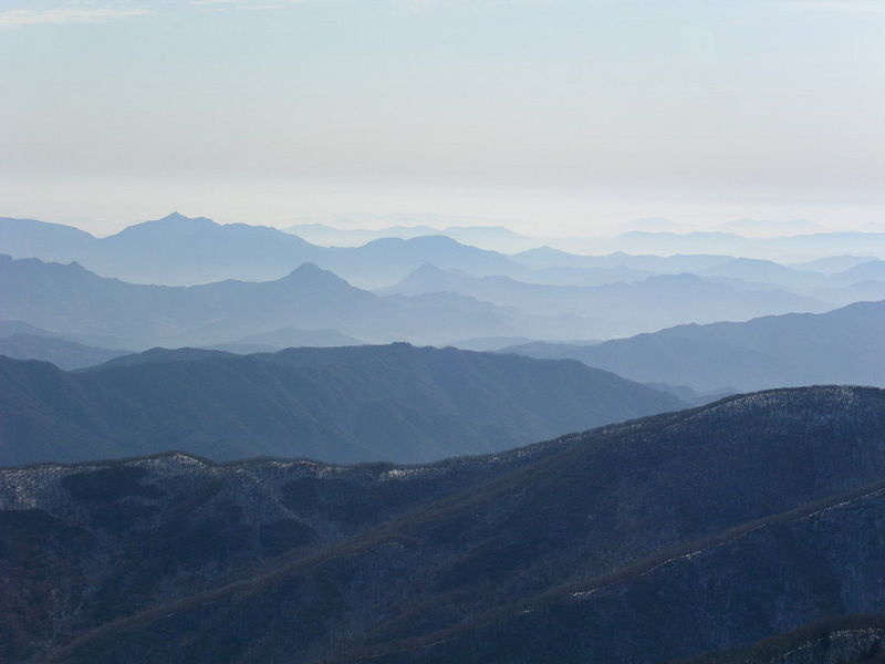 File:Deogyusan from Hyangjeok Peak.jpg