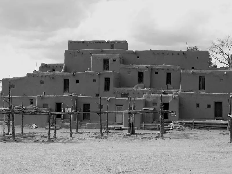 File:Taos-pueblo2.JPG