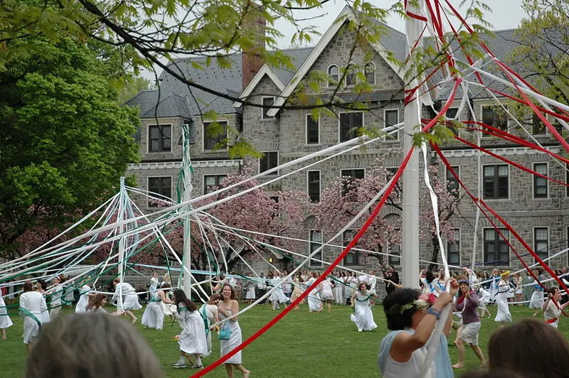 File:Maypoles.jpg
