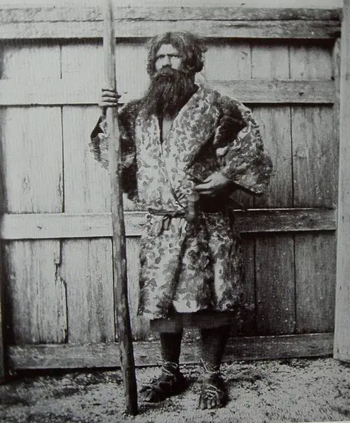 File:AinuManStilflied.JPG
