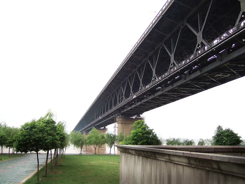 File:Yangze Bridge Wuhan.jpg