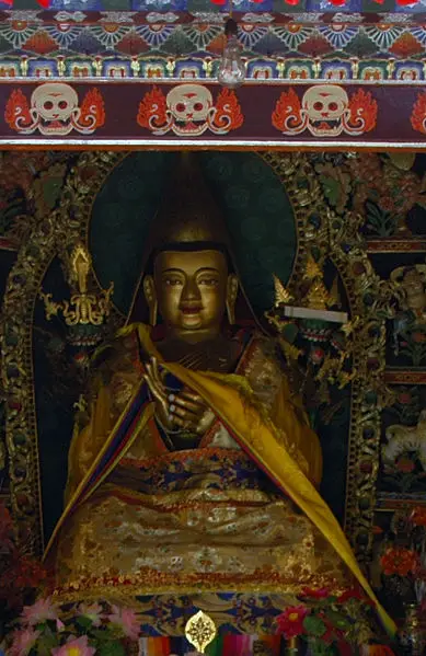 File:Tsongkhapa.Kumbum.jpg