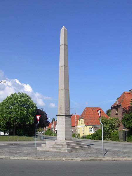 File:Huguenot obelisk.jpg