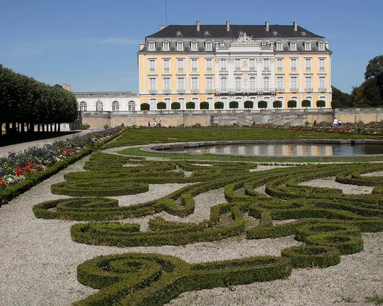 File:Schloss Augustusburg Bruehl.jpg