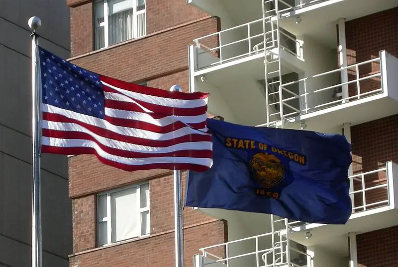 File:Flags-of-usa-and-oregon.jpg