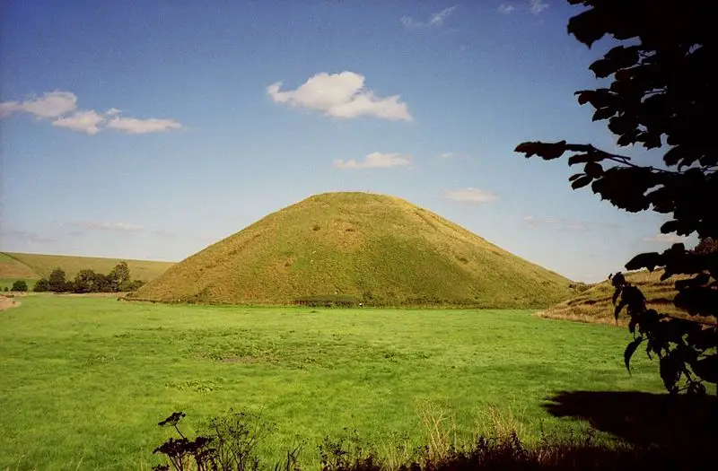 File:SilburyHill gobeirne.jpg