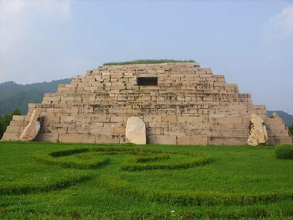 Pyramid - New World Encyclopedia