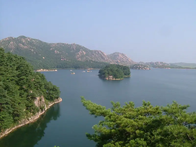 File:Kumgang-Samilpho.jpg