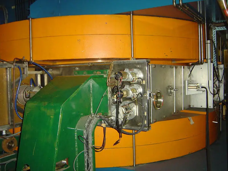 File:Orsay proton therapy dsc04444.jpg