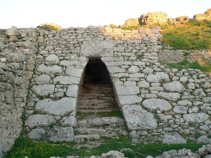 File:Ugarit Corbel.jpg