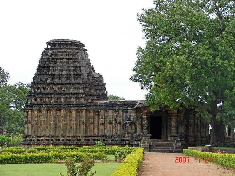 File:Dodda Basappa Temple.JPG