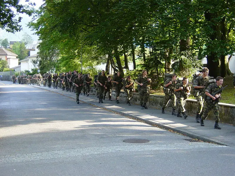 File:Swiss Army marching Fcb981.JPG