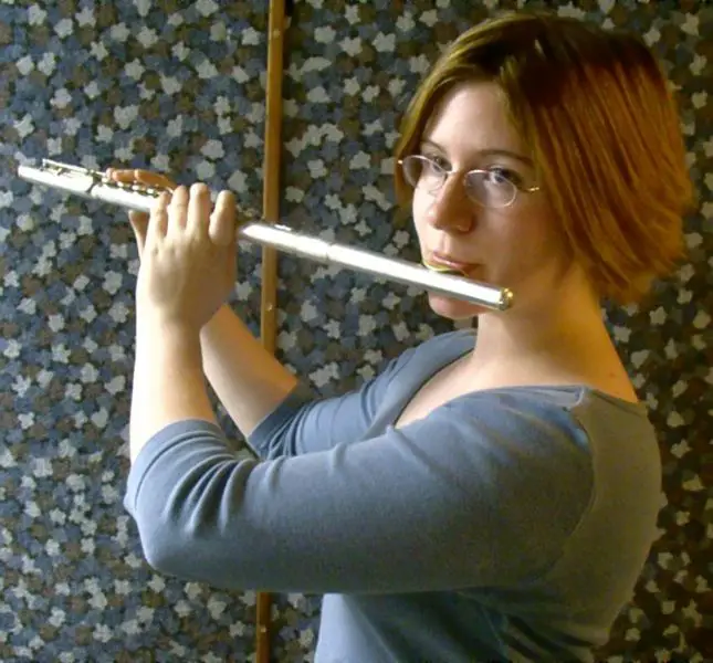 File:Flute player.jpg