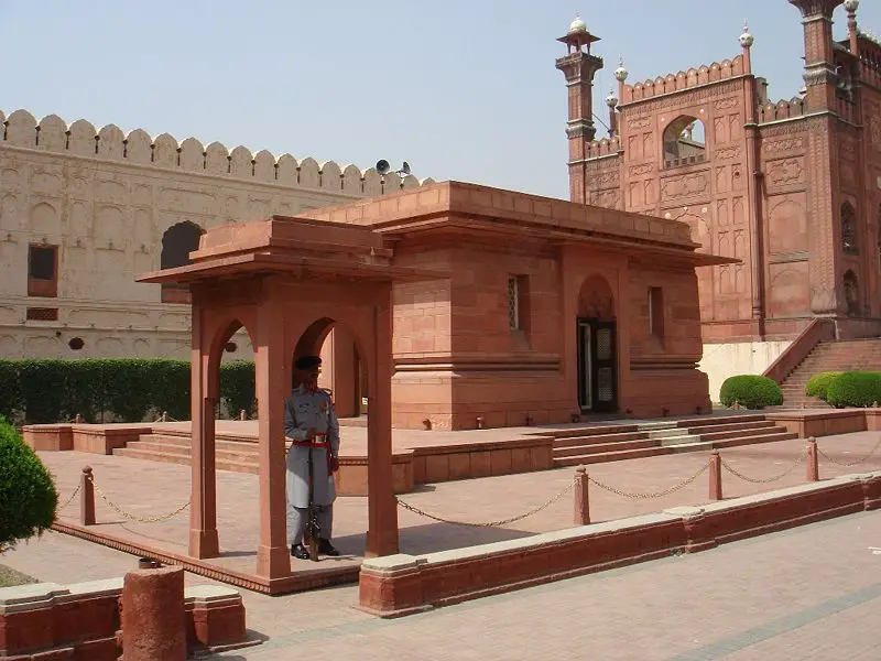 File:Shahi Mosque 12.jpg