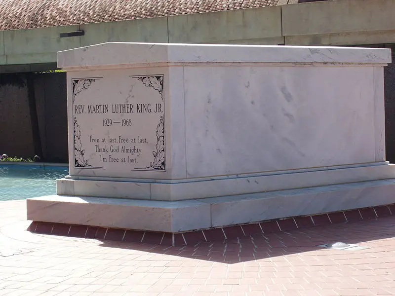 File:MLK tomb.JPG