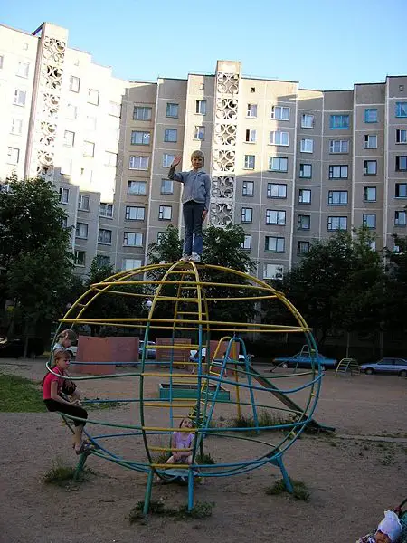 File:Minsk-2004-playground.jpg