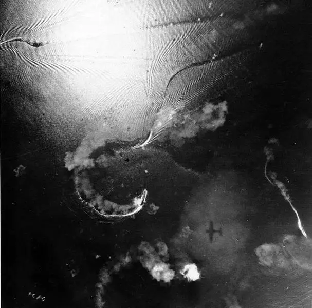 File:Yamato at Sibuyan Sea.jpg