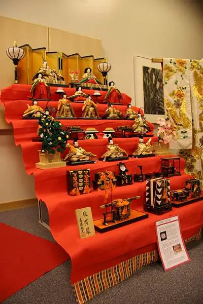File:HinaSet.jpg