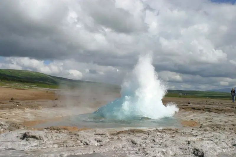 File:Geyser exploding 3 large.jpg