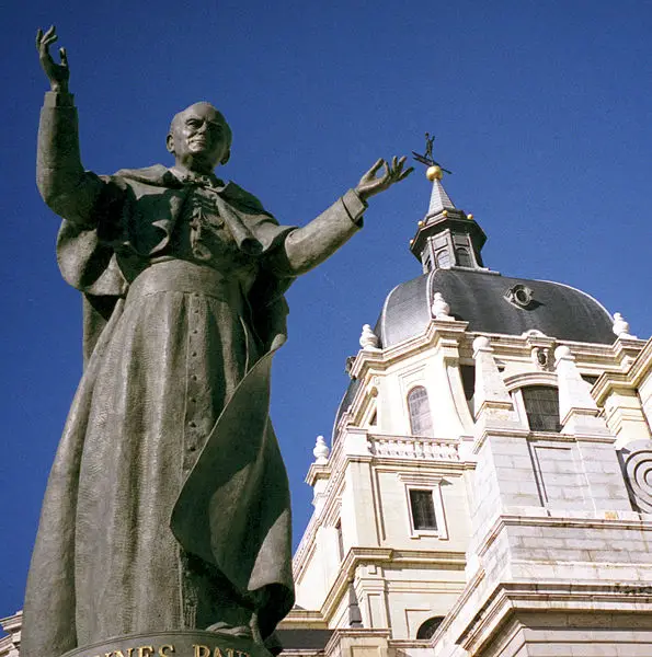 File:PopeJohnPaulIIStatueAlmudena gobeirne.jpg