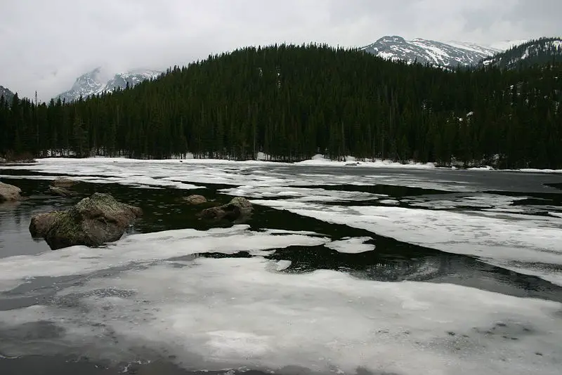 File:Bearlakeinspring2.jpg