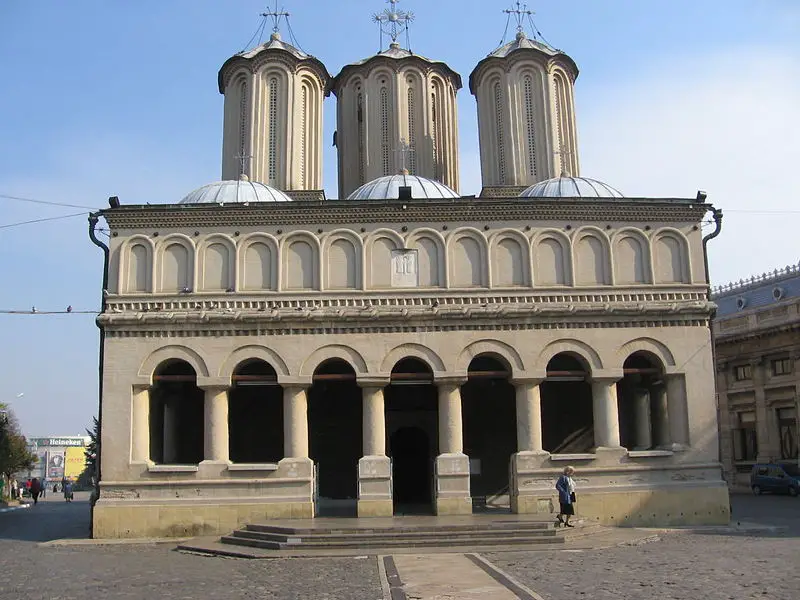 File:Intrare Catedrala Patriarhiei.JPG
