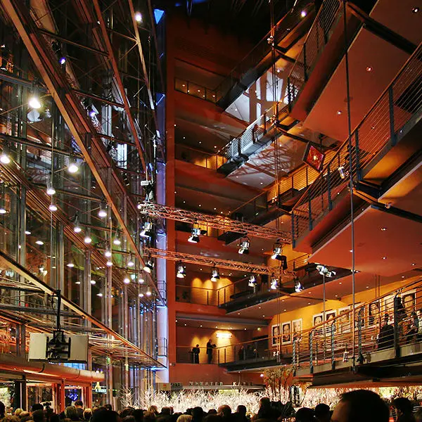 File:BerlinalePalast.jpg