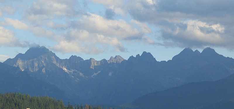 File:Tatry Panorama01xxx.jpg