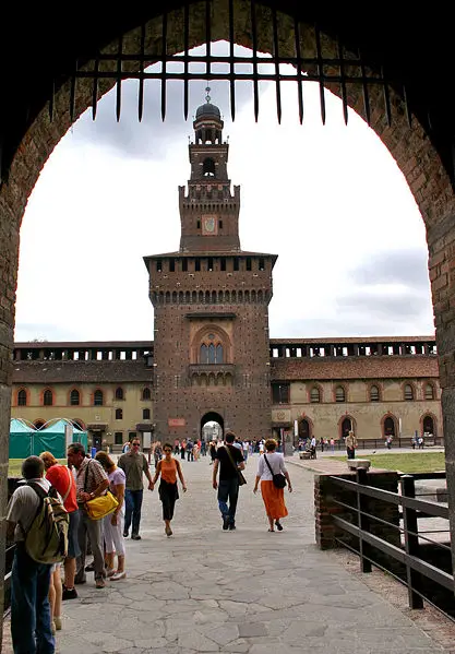 File:Milano-castello sforzesco.jpg