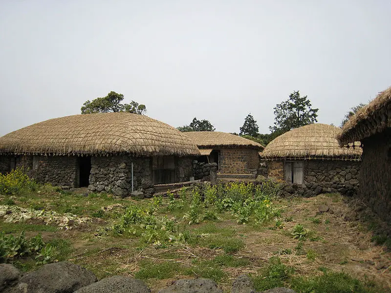 File:Folkvillage houses.jpg