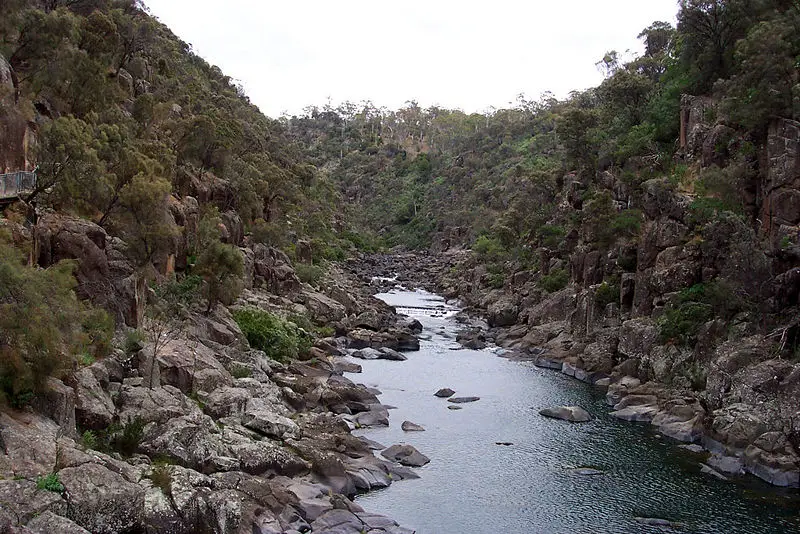 File:Cataract Gorge.jpg