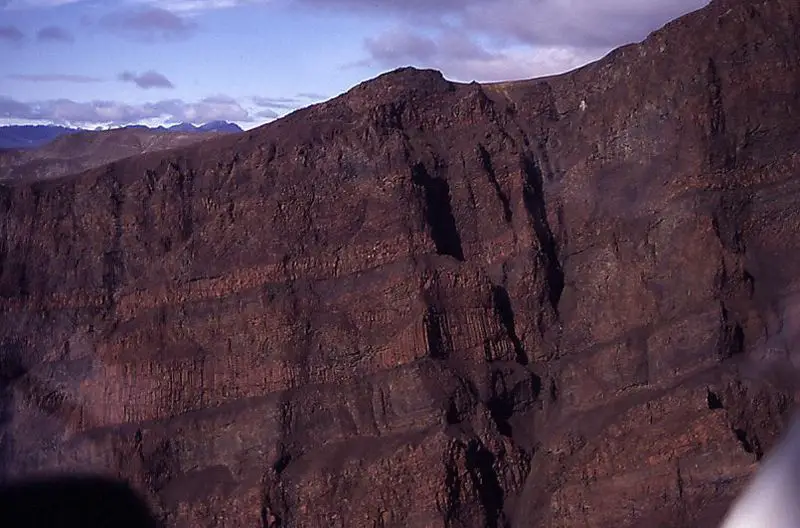 File:Dragon Cliffs, Nunavut.jpg