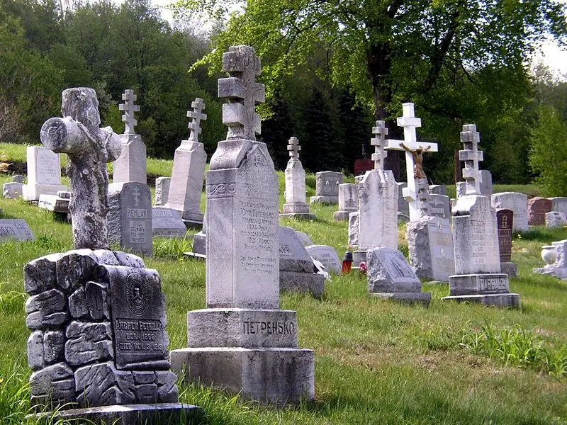 File:Eastern Catholic cemetery.jpg