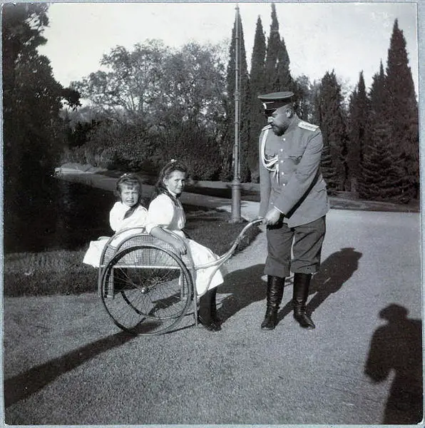 File:MariaAnastasiamugging.jpg