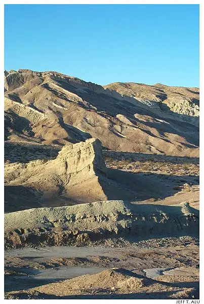 File:Mojave Rainbow2.jpg