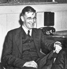 Vannevar Bush 1940.jpg