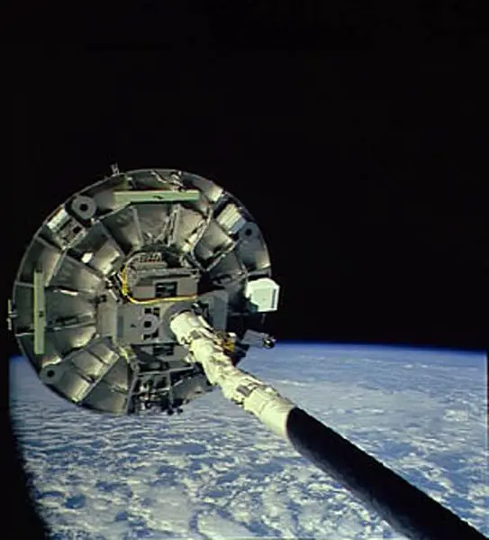 File:Wake shield facility.jpg