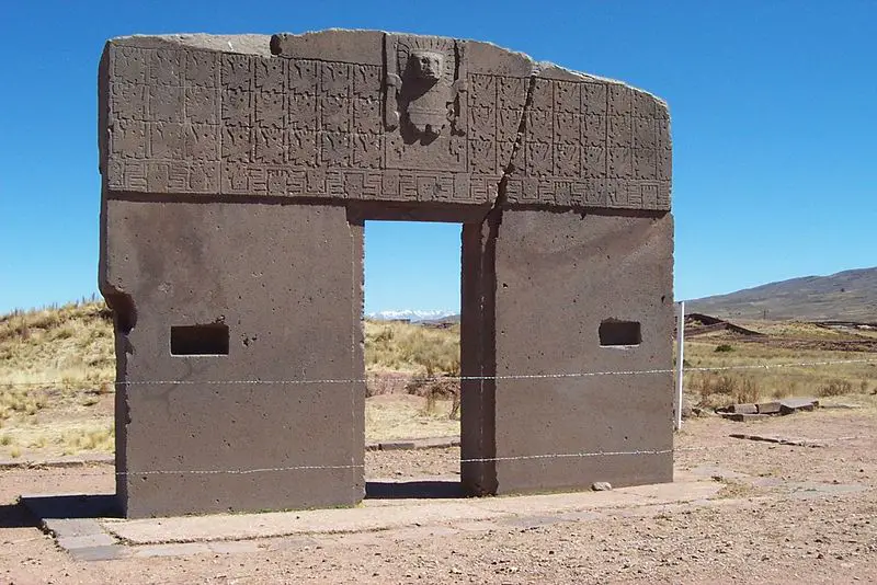 File:Zonnepoort tiwanaku.jpg