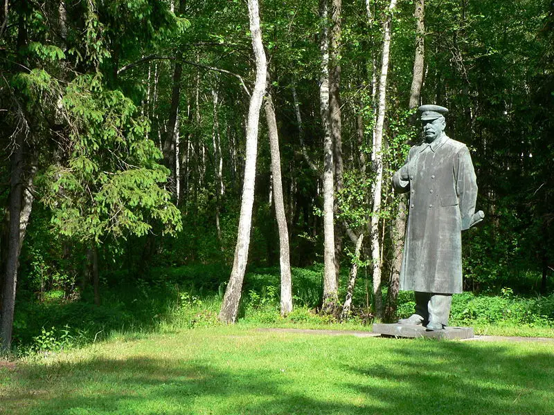 File:Grutas Stalin.jpg