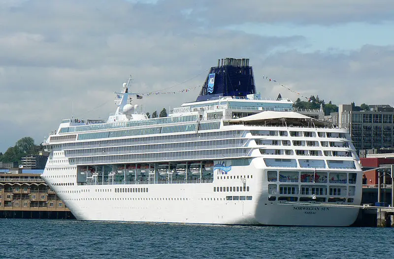 File:Seattle Cruise Ship.jpg