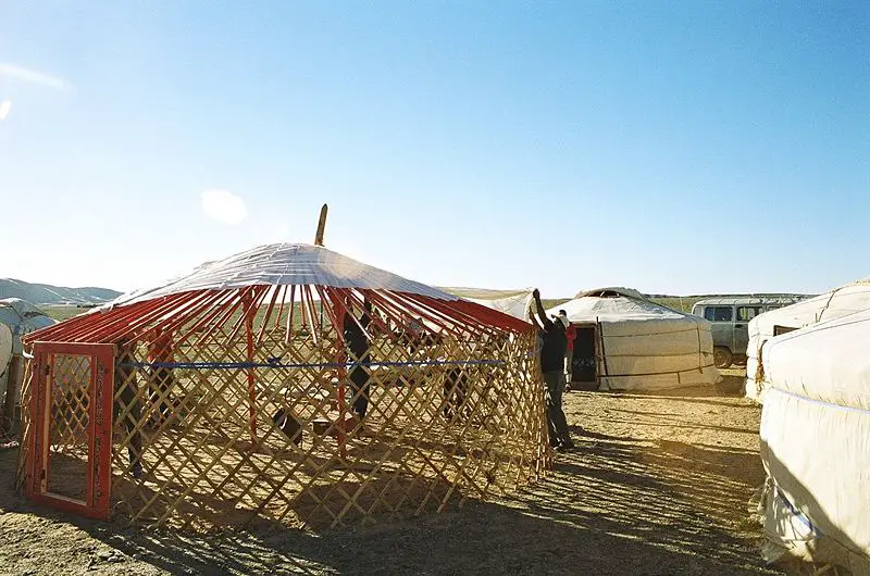 File:Yurt-construction-3.JPG