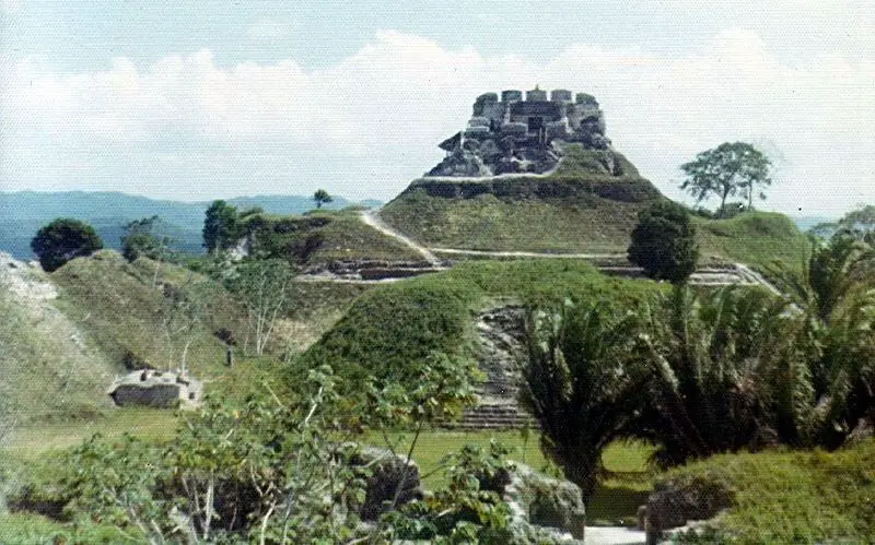 File:Xunantunich1976.jpg